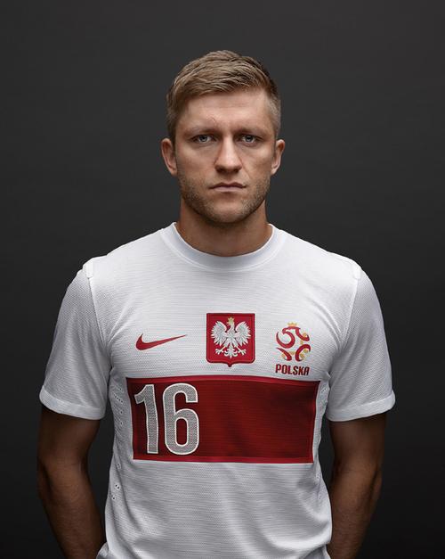 欧洲杯波兰球衣颜色（欧洲杯波兰穿什么衣服）
